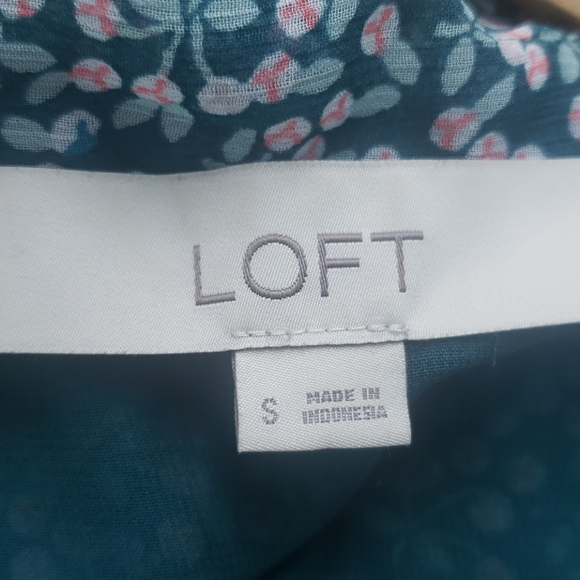 LOFT • Garden Floral Blouse - Picture 6 of 9